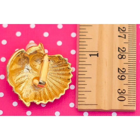 Vintage Beach Beauty Clip On Earrings by Avon - P7 - Picture 2 of 2